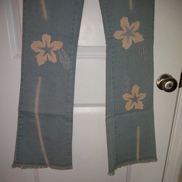 Flare Jeans With Flowers - Picture 2 of 6